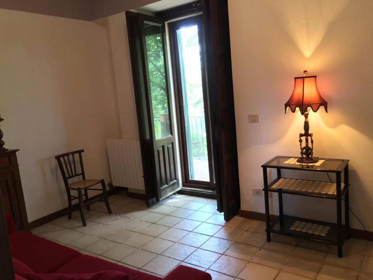 Bed And Breakfast Il Glicine Piedimonte Etneo Ruang foto