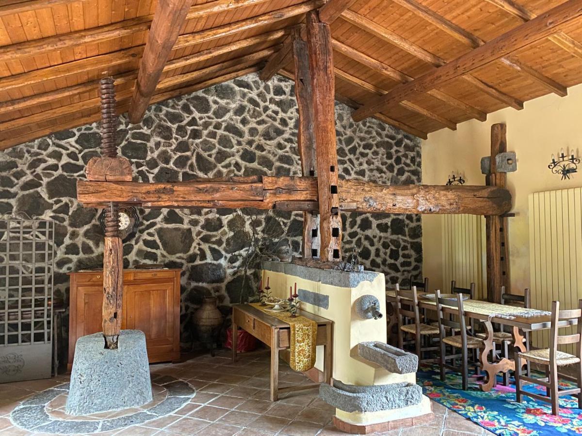 Bed And Breakfast Il Glicine Piedimonte Etneo Bagian luar foto